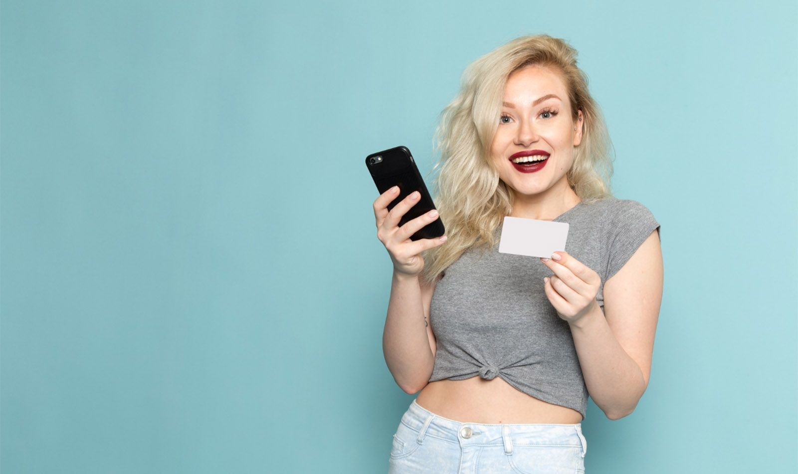 Flere prisvenlige smartphones vist samlet på lys baggrund med fokus på værdi og forskellige behov