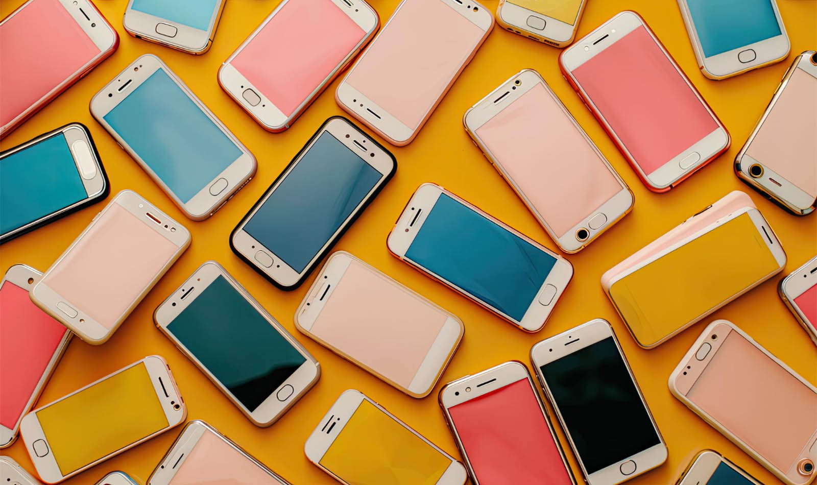 Udvalg af moderne smartphones vist som et visuelt overblik over guides, valg og sammenligninger