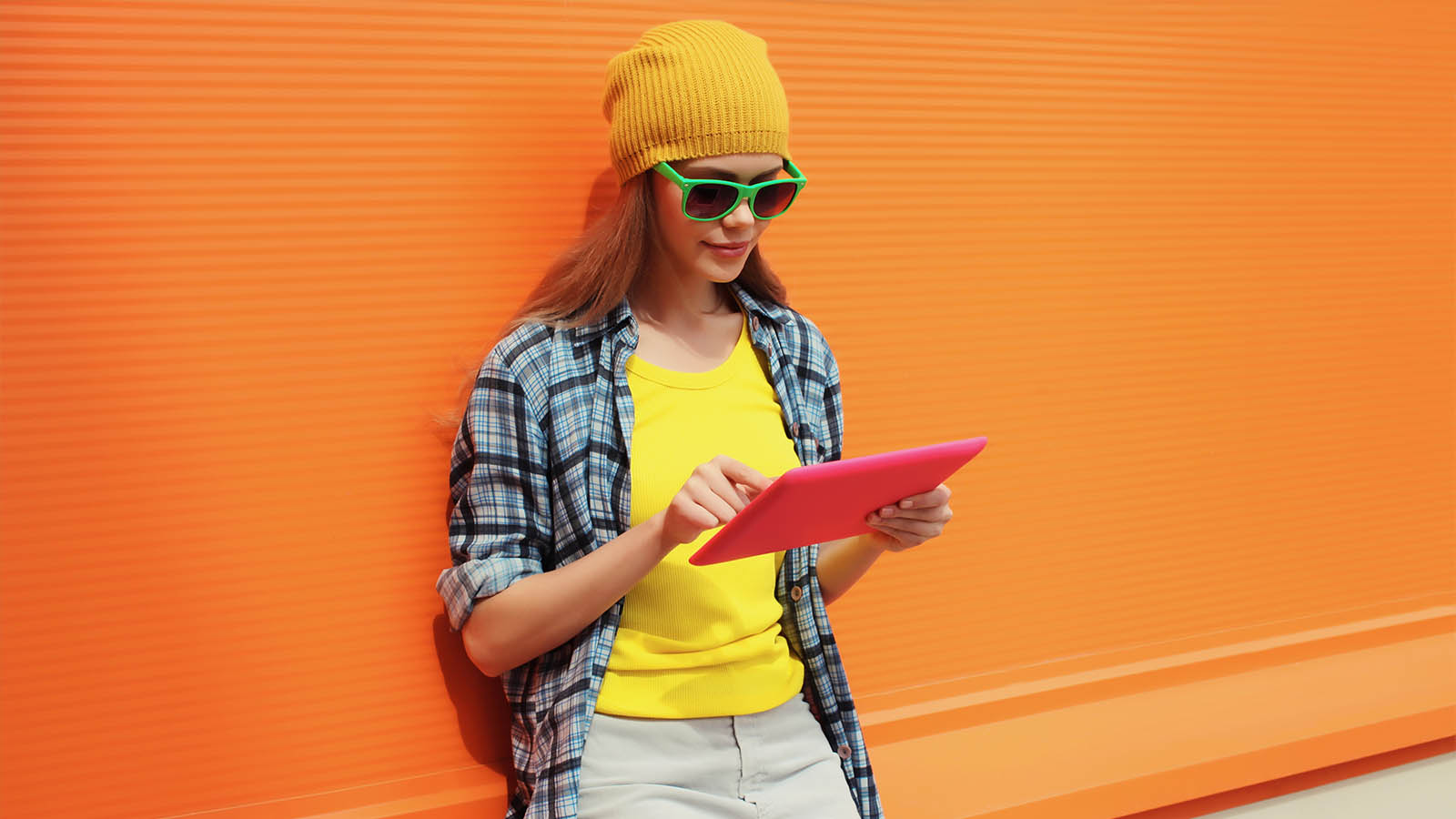 Flere iPad-modeller vist samlet i et moderne setup