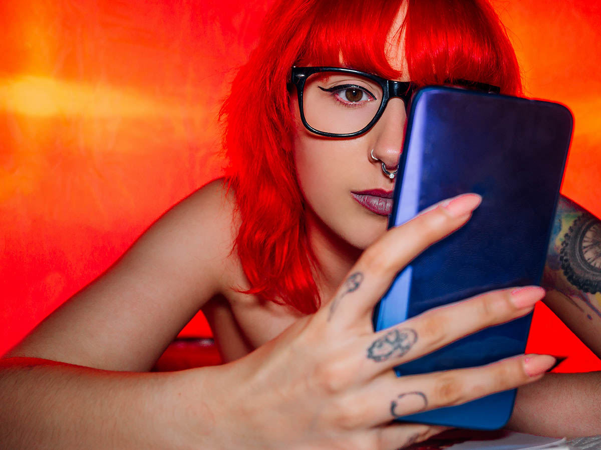 Motorola mobil brugt i forskellige hverdagsscenarier for at illustrere forskellige behov