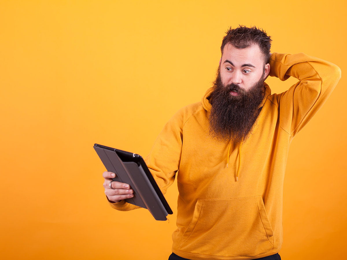 Tablet brugt til studie, familiebrug og underholdning