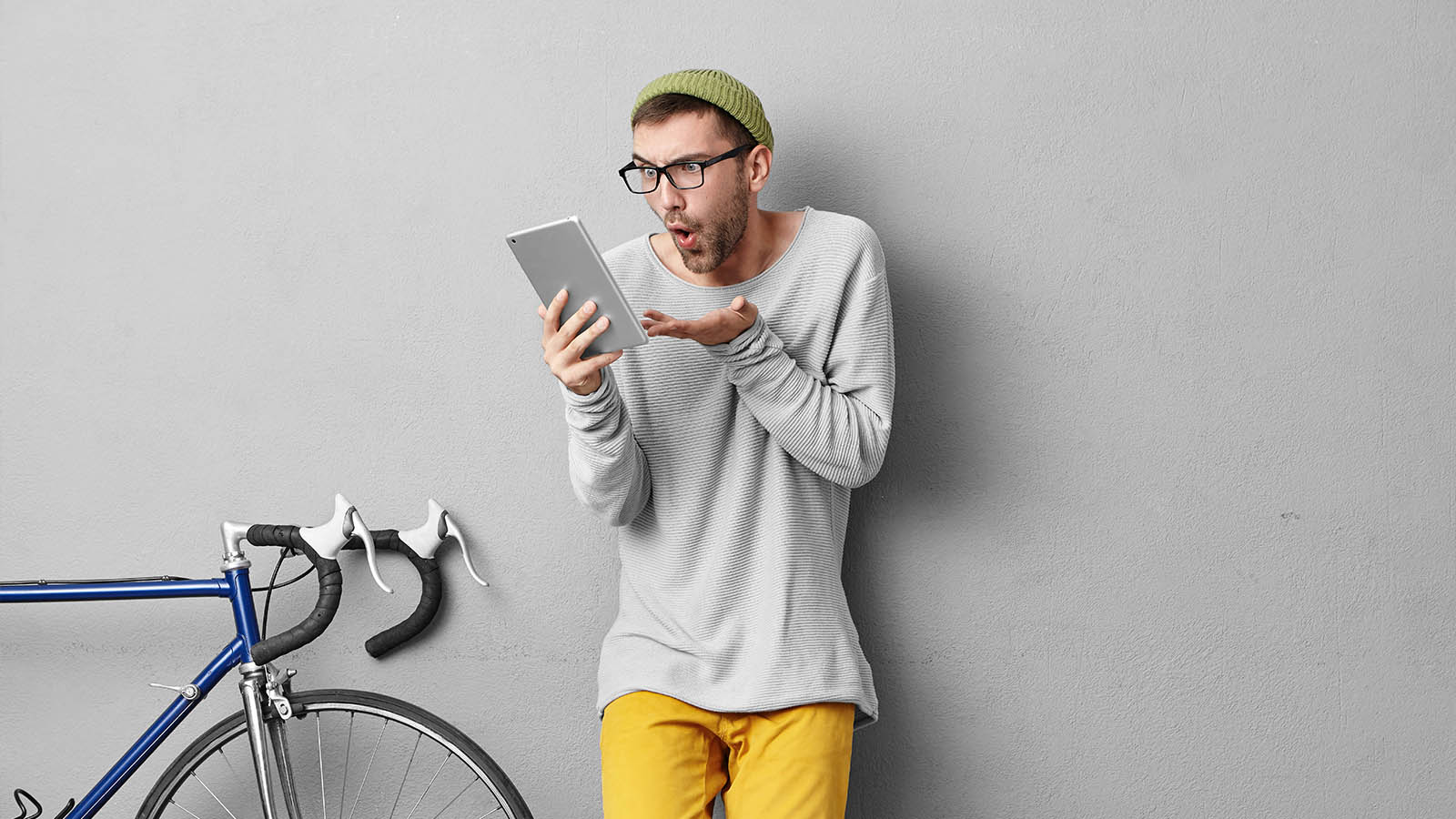 iPad og Android-tablet sammenlignet i et moderne setup